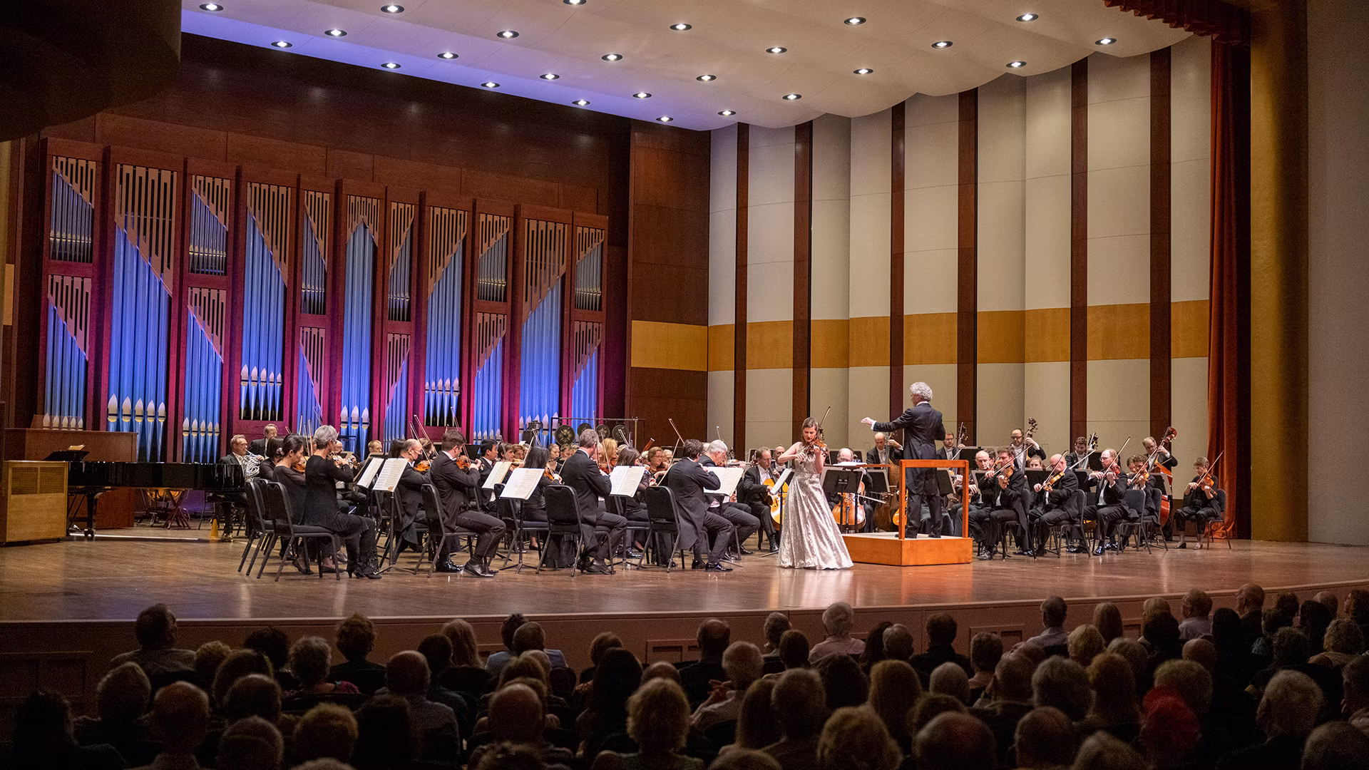 Franz Welser-Möst conducts The Cleveland Orchestra and Lisa Batiashvili