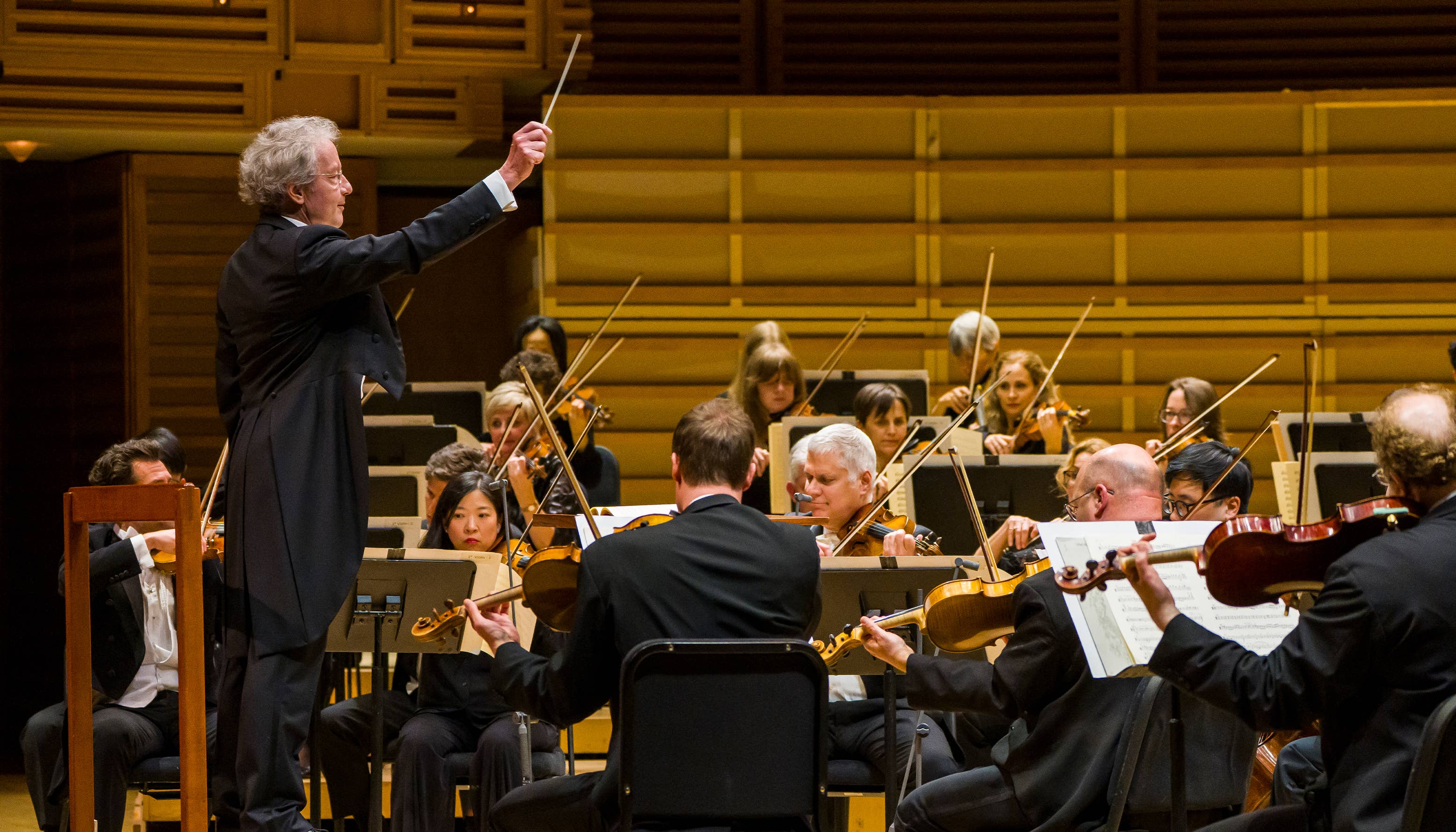 Franz Welser-Möst conducting The Cleveland Orchestra at Arsht Center