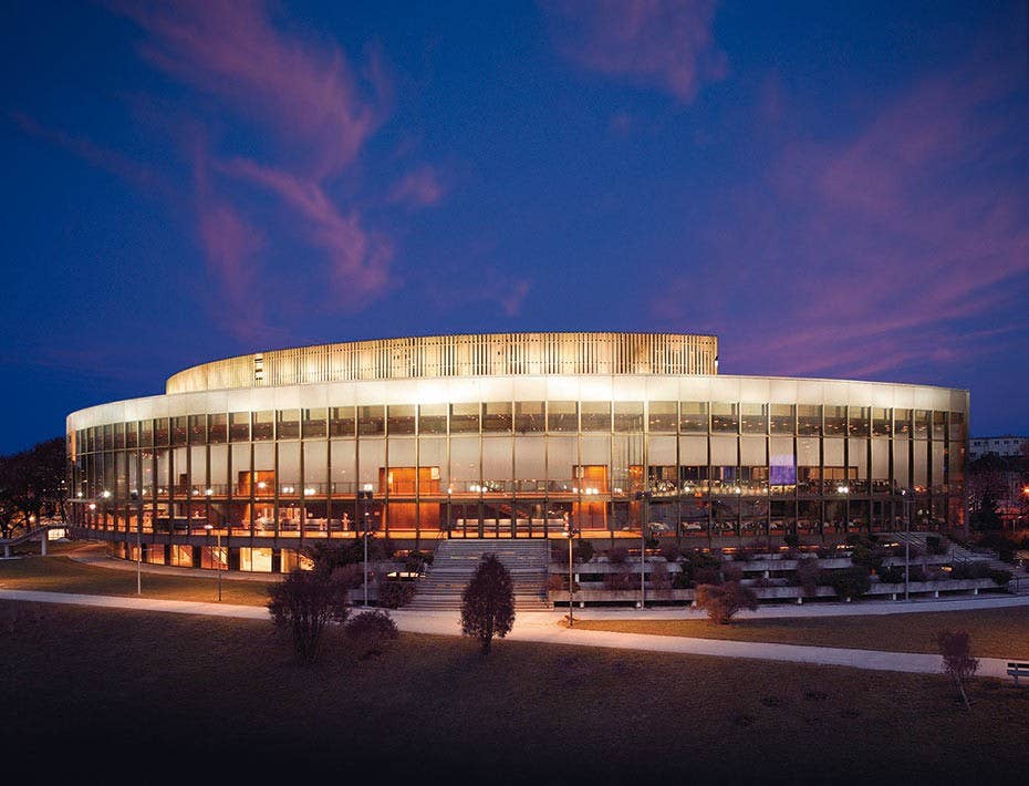 exterior Brucknerhaus Linz night shot 2004