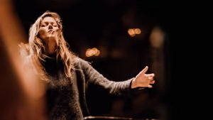 Barbara Hannigan Conducting