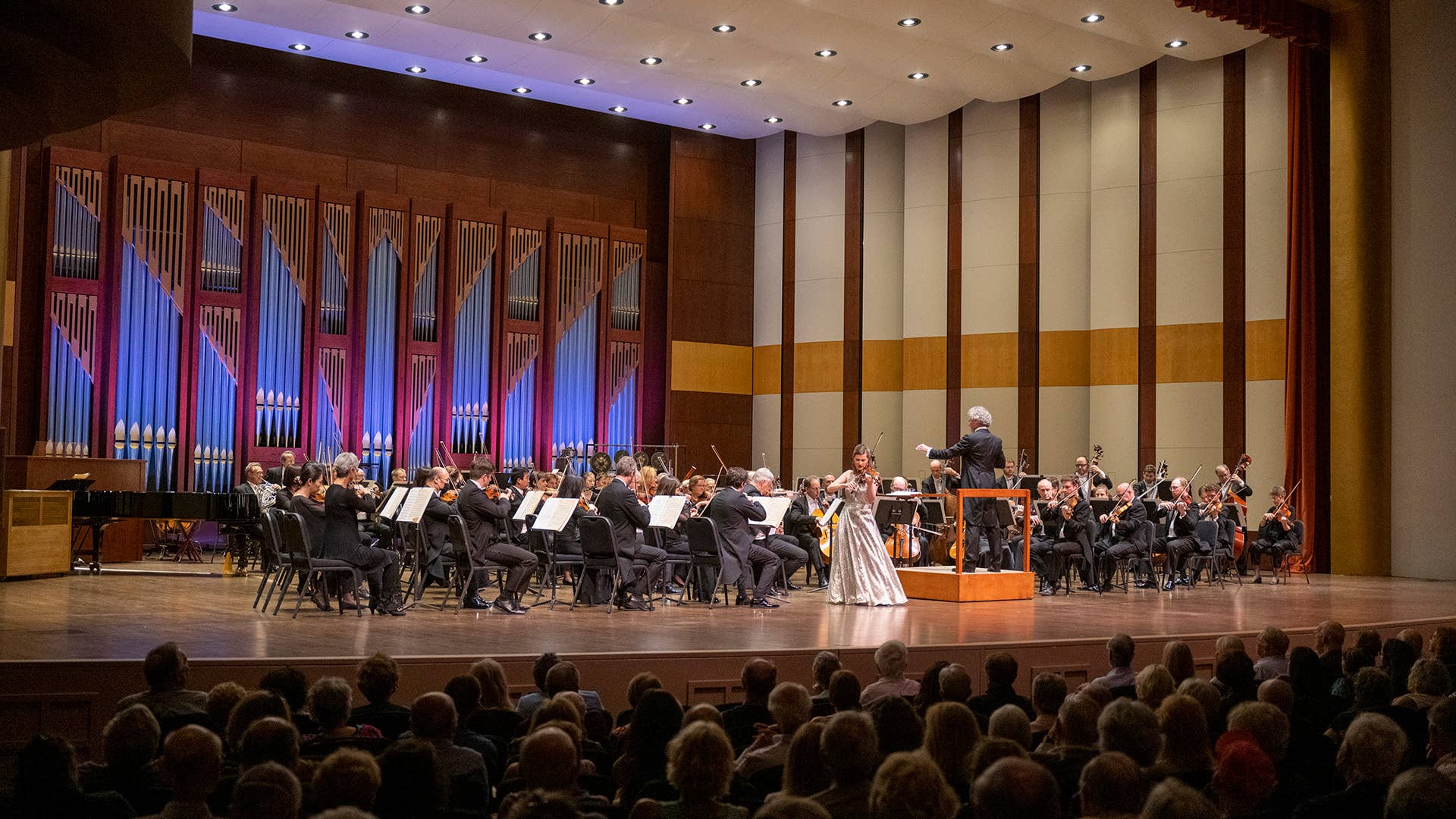 Franz Welser-Möst conducts The Cleveland Orchestra and Lisa Batiashvili