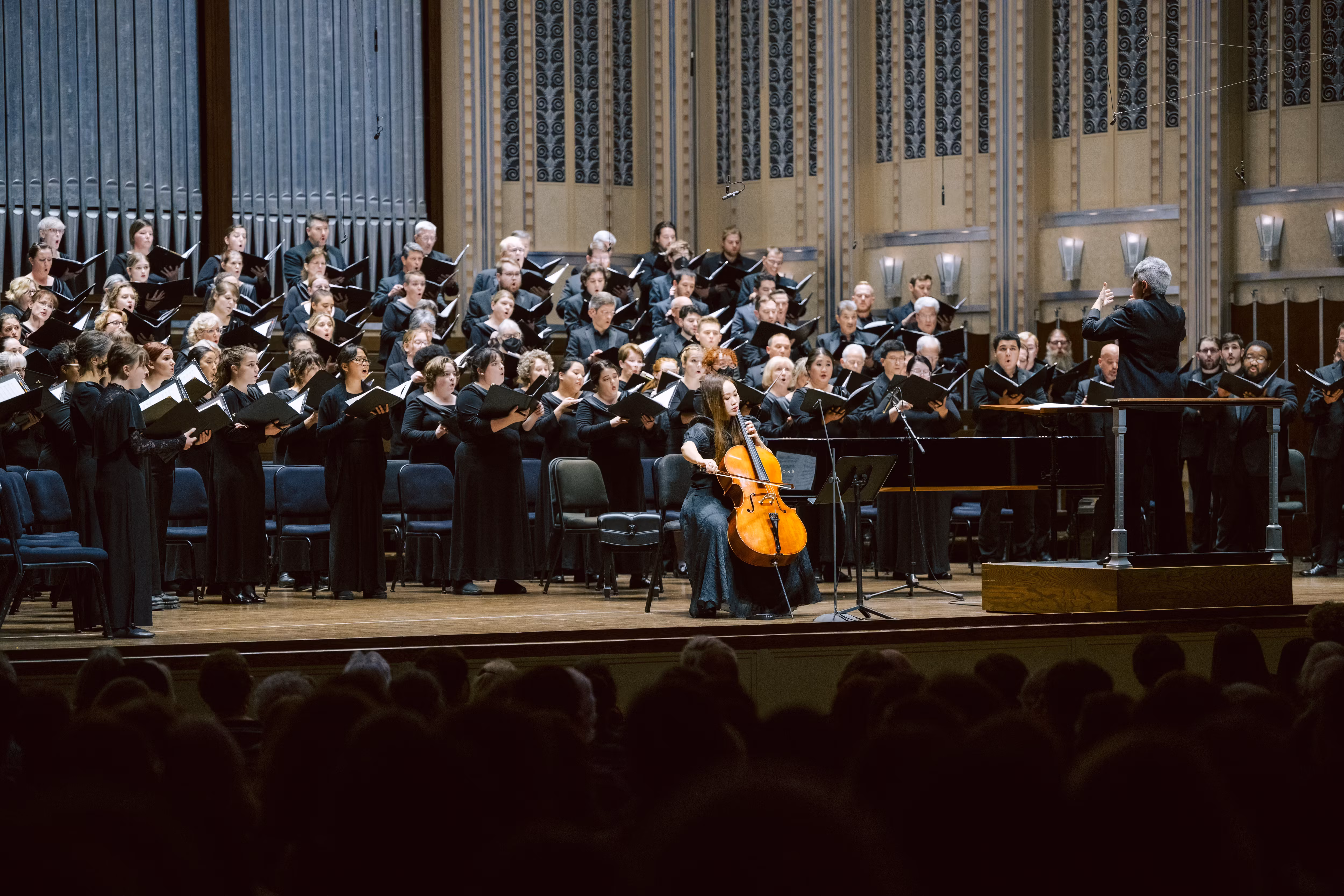 The Cleveland Orchestra Chorus with cellist and Lisa Wong conducting