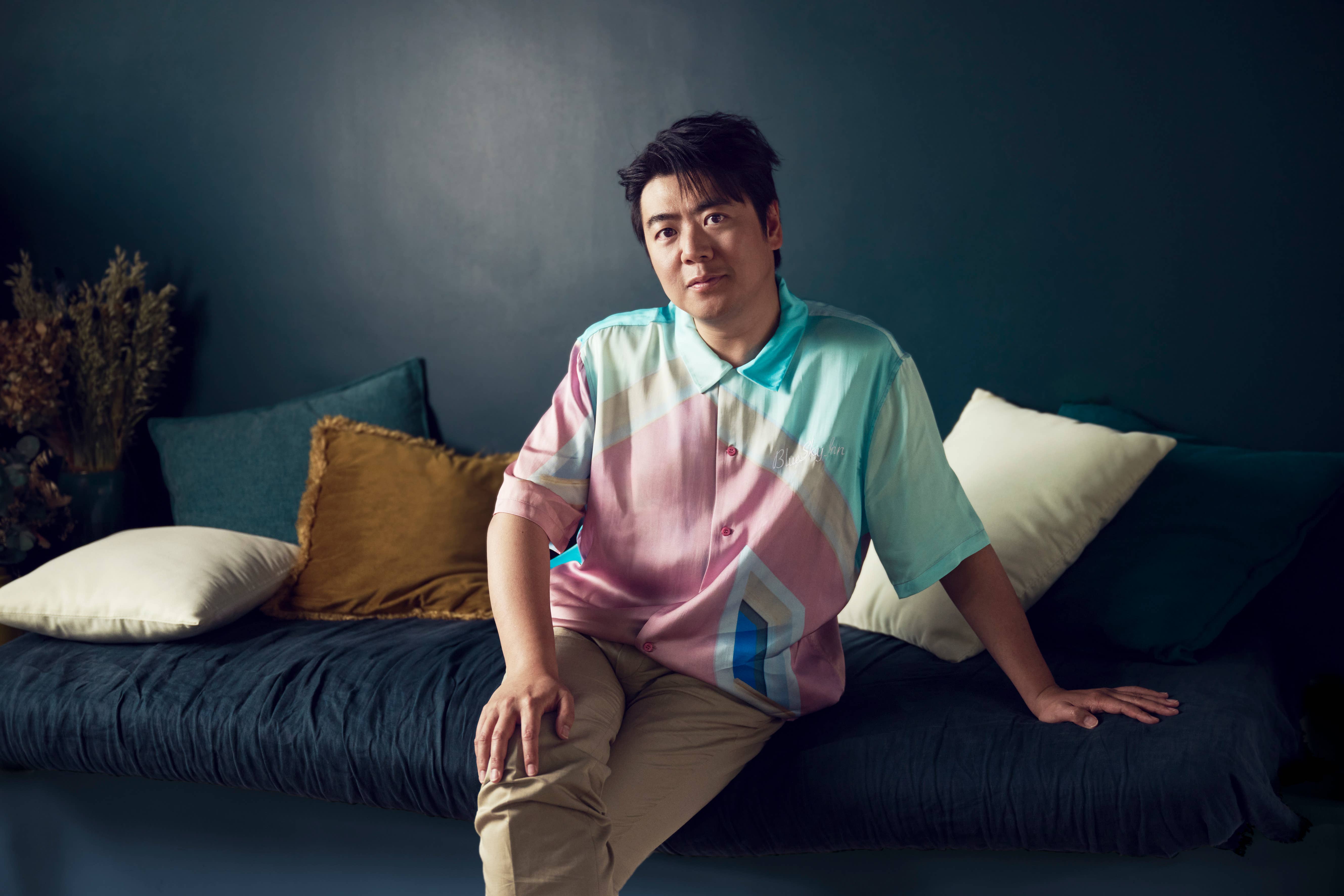 Lang Lang seated