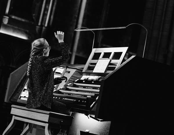 Anna Lapwood playing the organ