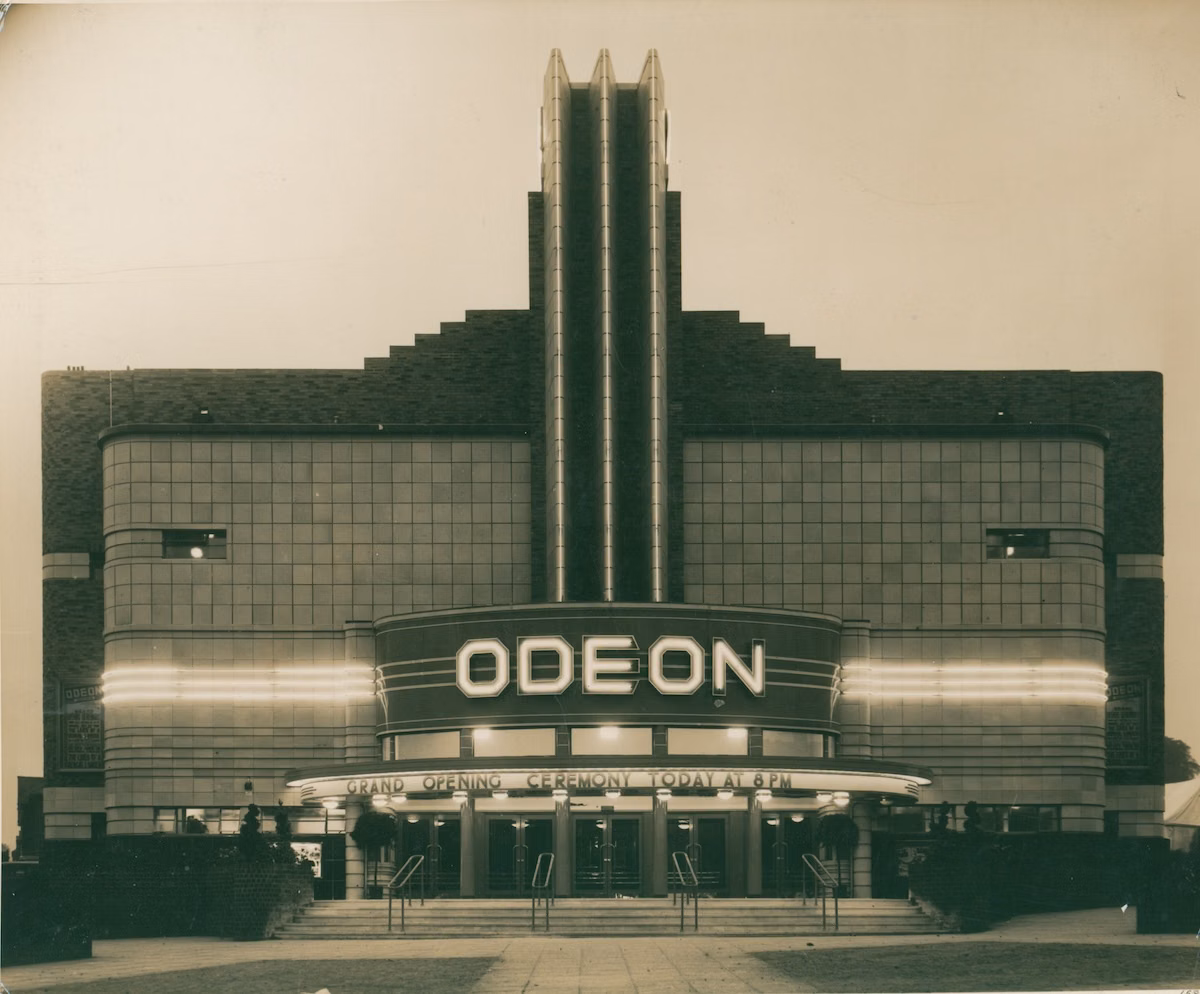 The frontage of the Odeon Kingstanding in 1935.