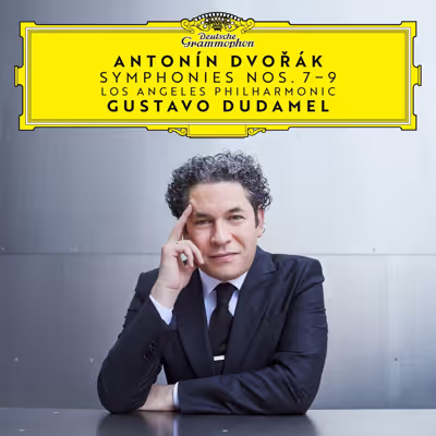 Portada promocional del álbum de sinfonías de Dvořák con director de orquesta  Dudamel texto en una banda amarilla con el título.