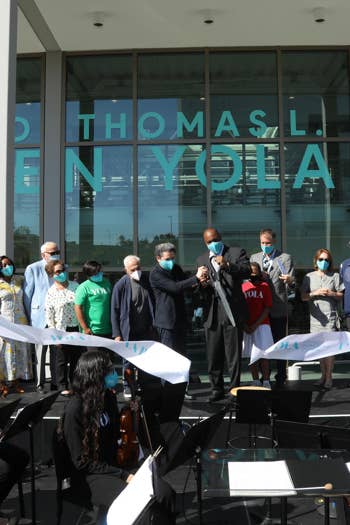 Gustavo cuts the celebratory ribbon during the Beckmen YOLA Center Opening Celebration, Inglewood, October 16, 2021.