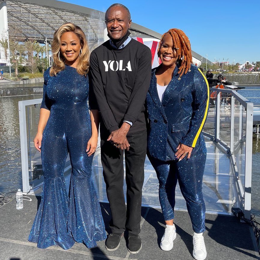Mary Mary poses with Thomas Wilkins in front of the Sofi Stadium for Super Bowl LVI.
