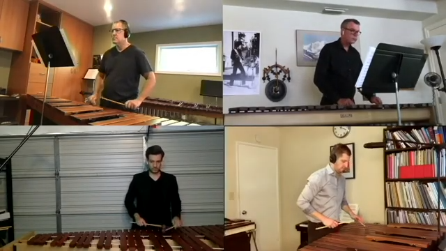 video de cuatro viñetas video tres hombres tocando diferentes marimbas y xilófonos en un estudio de música.