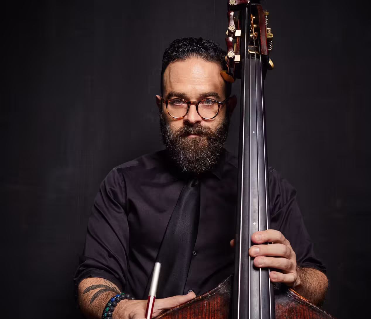 David Allen Moore con su bajo 