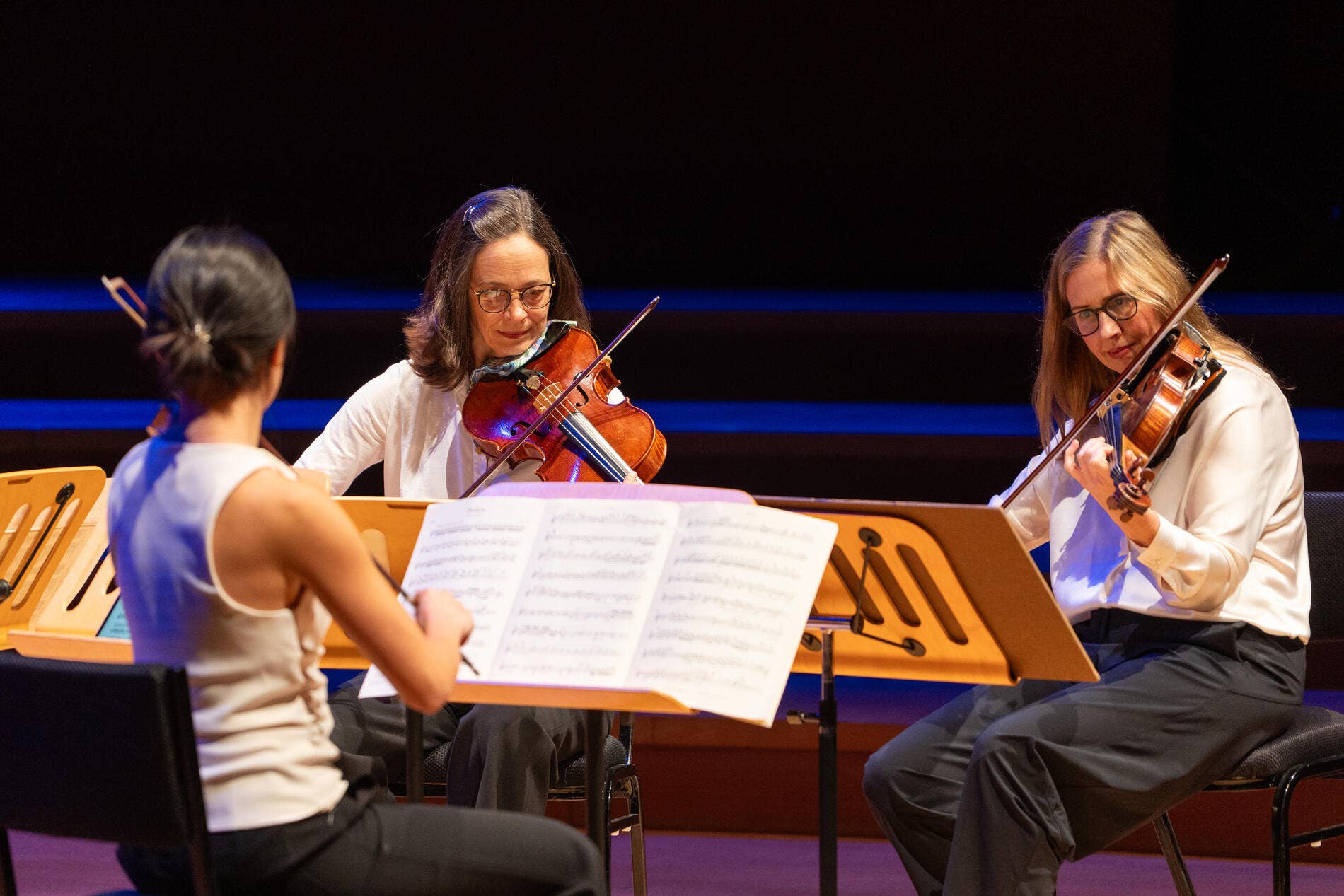 Ingrid Hutman se une al trío de artistas en el escenario de la WDCH 