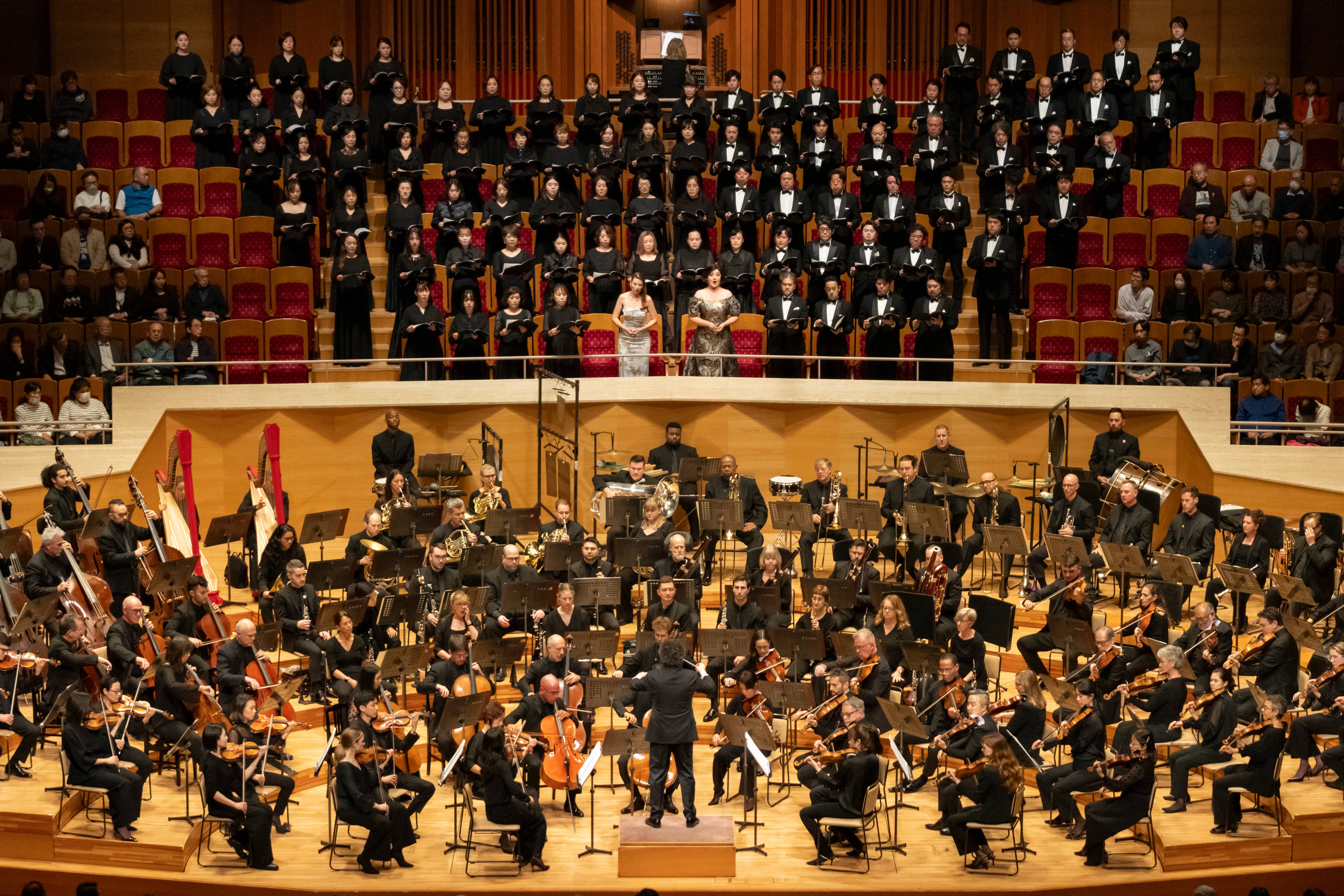 The LA Phil were joined by The New National Theatre Chorus for Mahler’s “Resurrection” Symphony.