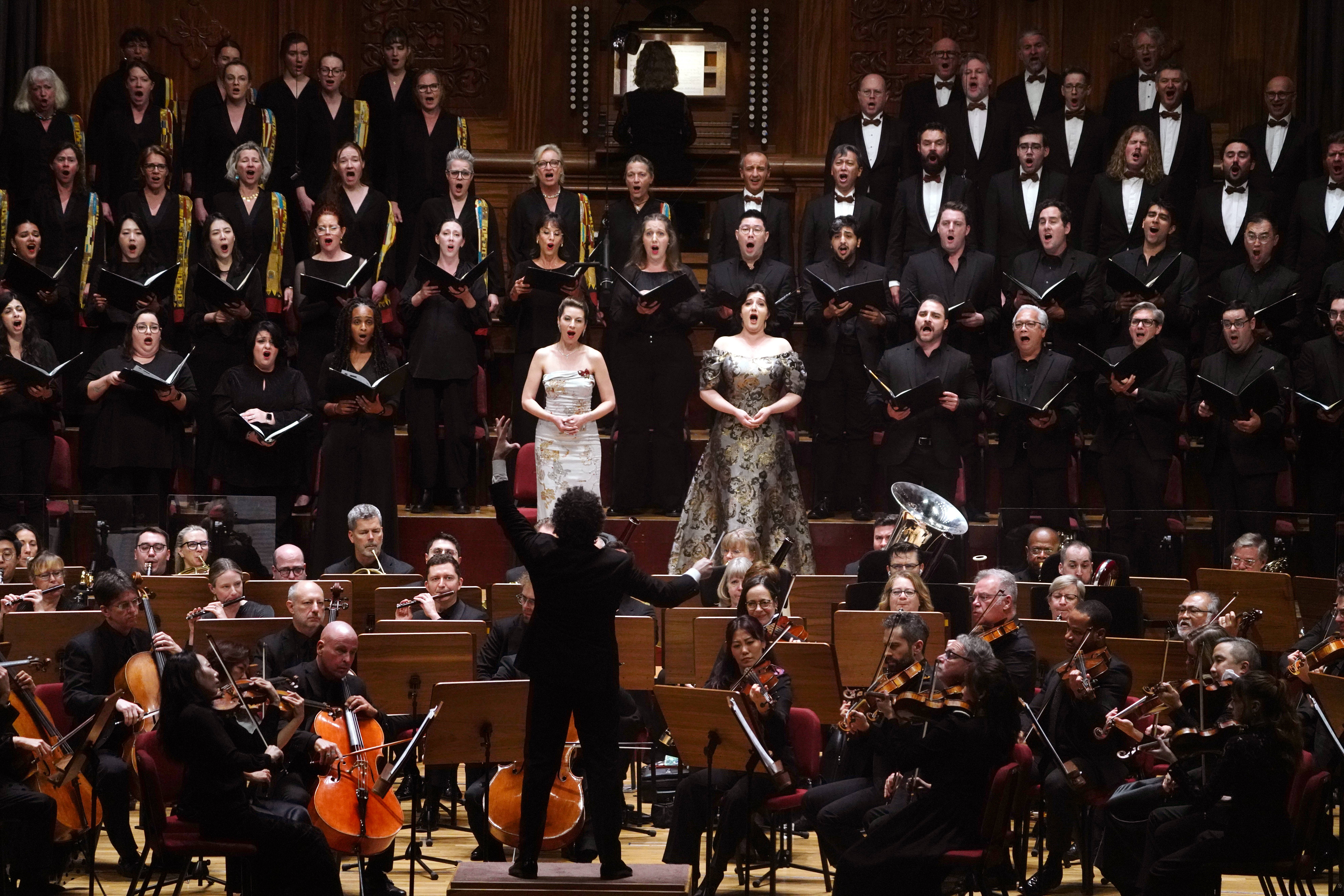 Soloists Chen Reiss and Beth Taylor were joined by the Los Angeles Master Chorale and Vienna’s Singverein. Photo credit: MNA Studio