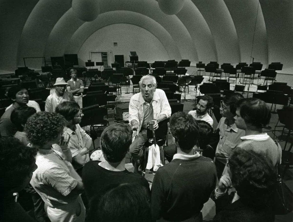 Leonard Bernstein with students at the Hollywood Bowl, c. 1981. \ Photo credit: Robert Millard/LA Phil