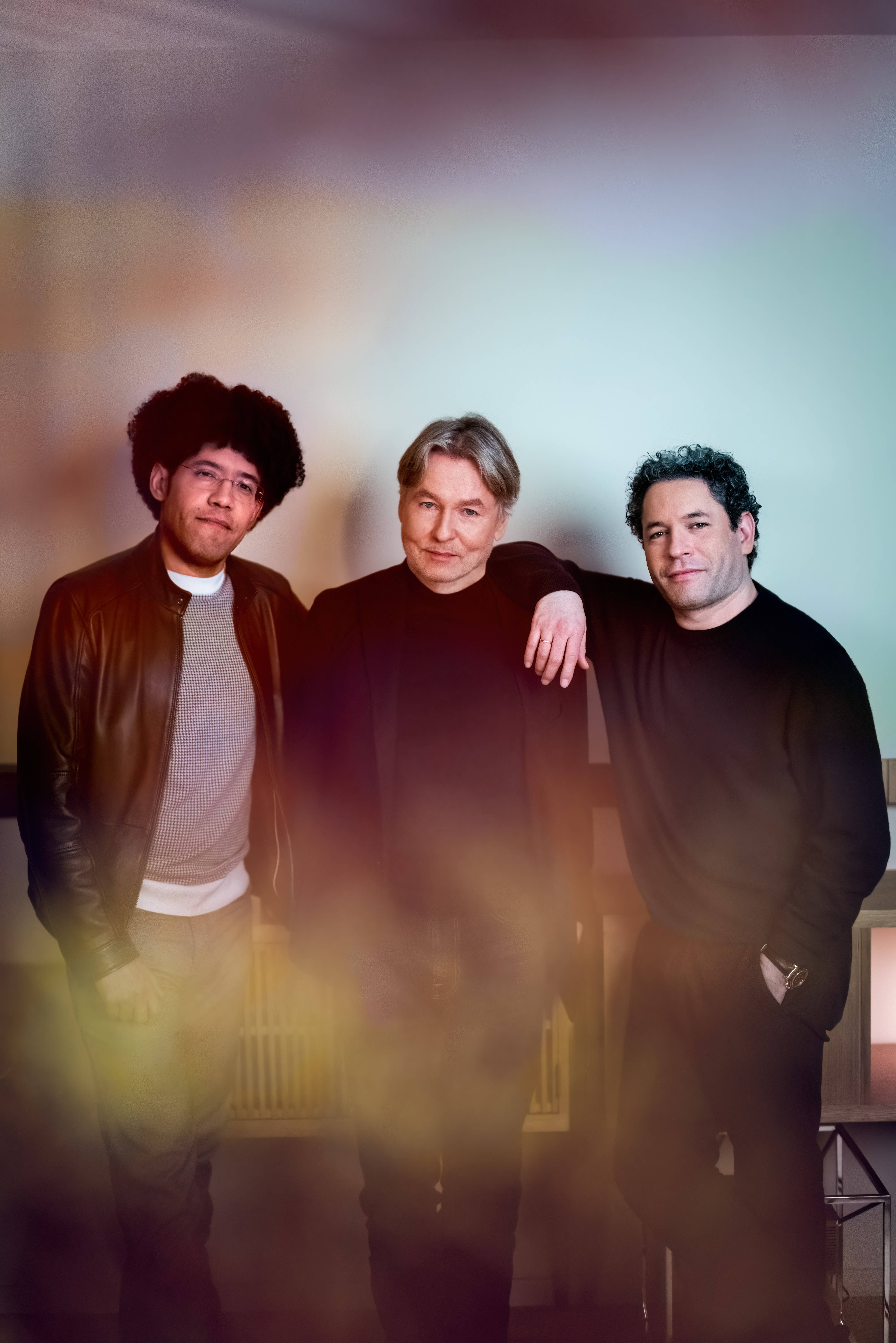 El Director Musical de la Sinfónica de San Diego, Rafael Payare, el Director Musical de la Sinfónica de San Francisco, Esa-Pekka Salonen, y el Director Musical y Artístico de LA Phil, Gustavo Dudamel 