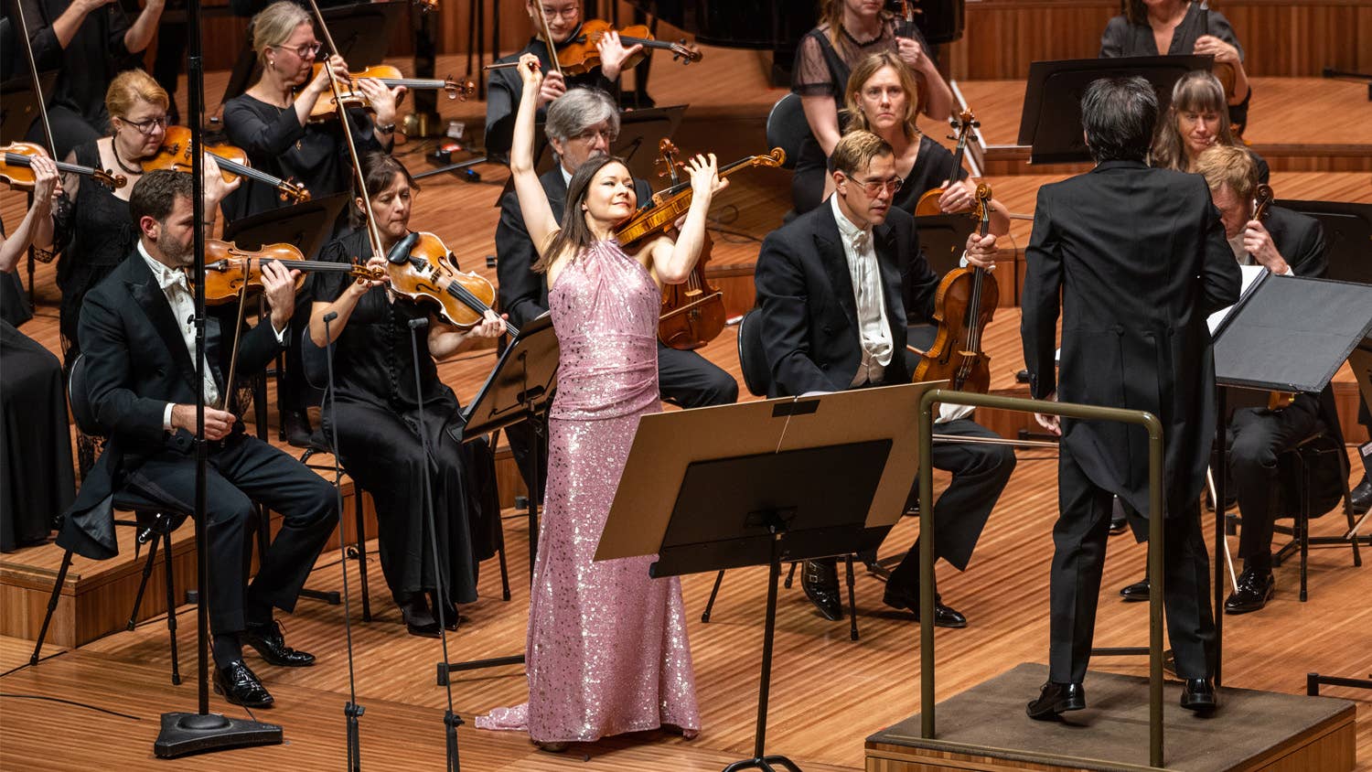 Arabella Steinbacher performs Georges Lentz's Violin Concerto