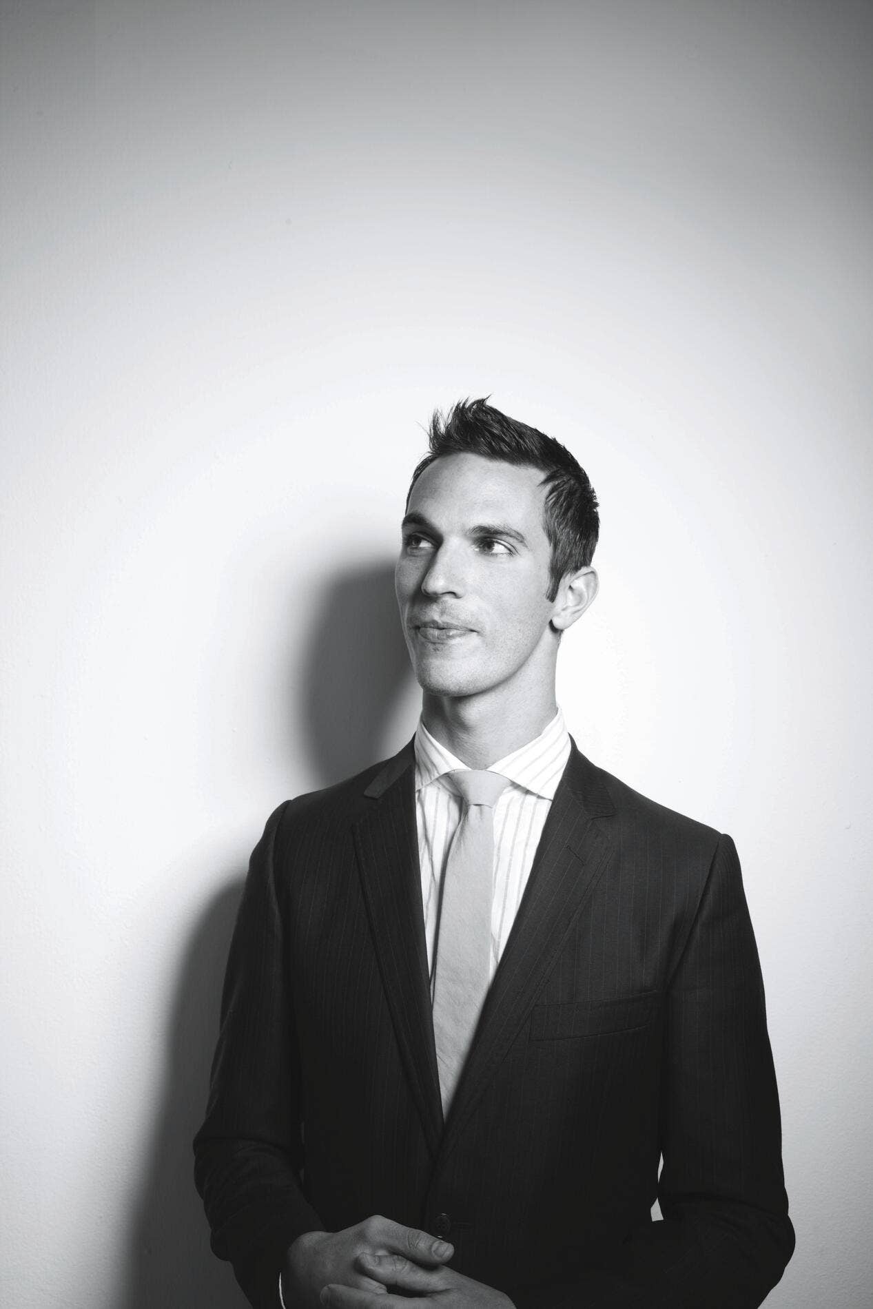 Black and white portrait of Ari Shapiro.